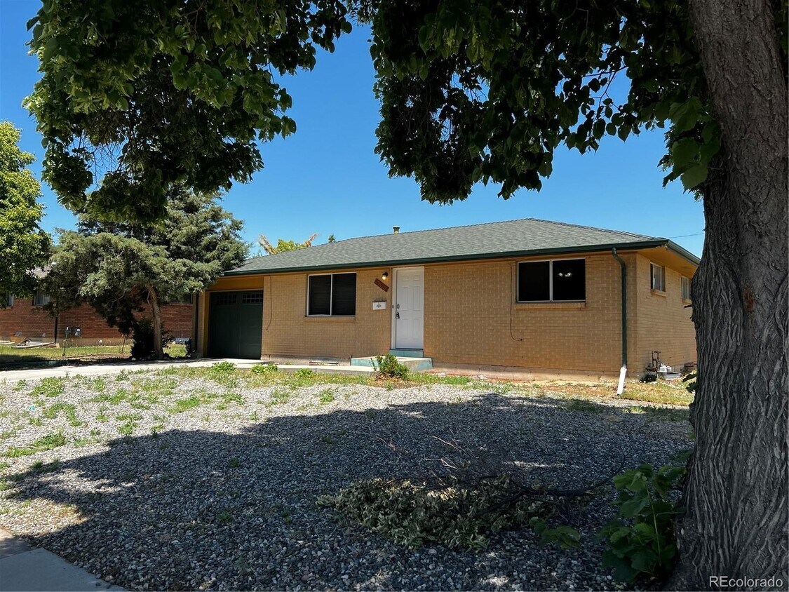Foto principal - 13695 E Dakota Ave