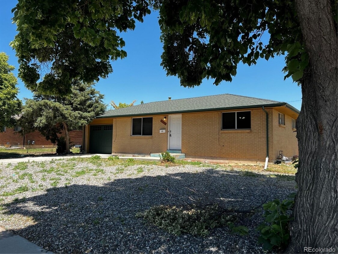 Primary Photo - 13695 E Dakota Ave