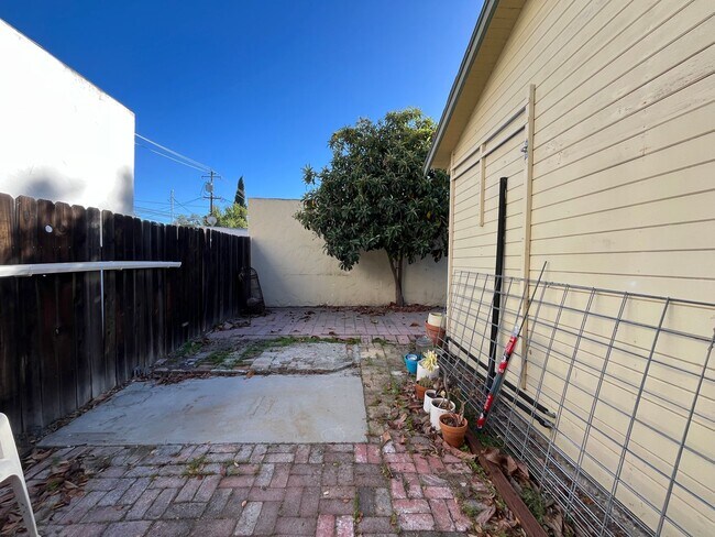 Foto del edificio - 510 1/2 6th St - PLACEMENT