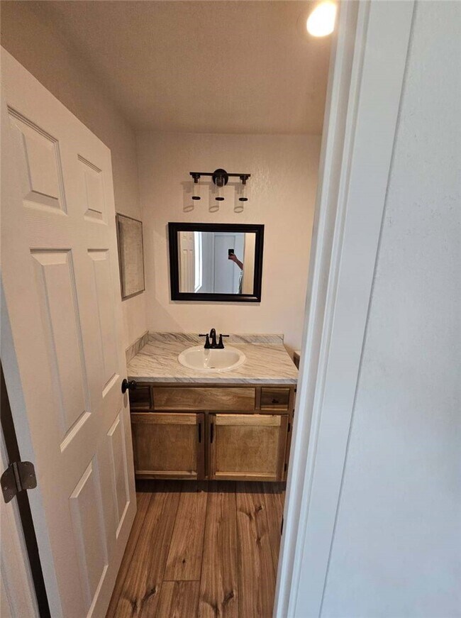 Foto del edificio - 20460 Rimrock Rd E