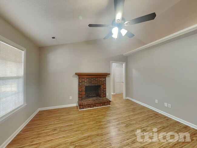 Foto del edificio - 332 Glenridge Ct