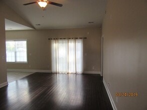 Building Photo - 104 Belclare Way