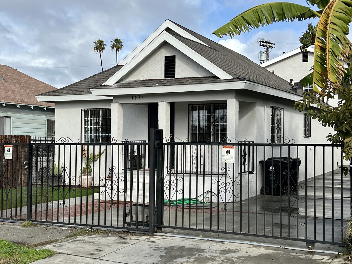 Primary Photo - 1435 E 48th Pl