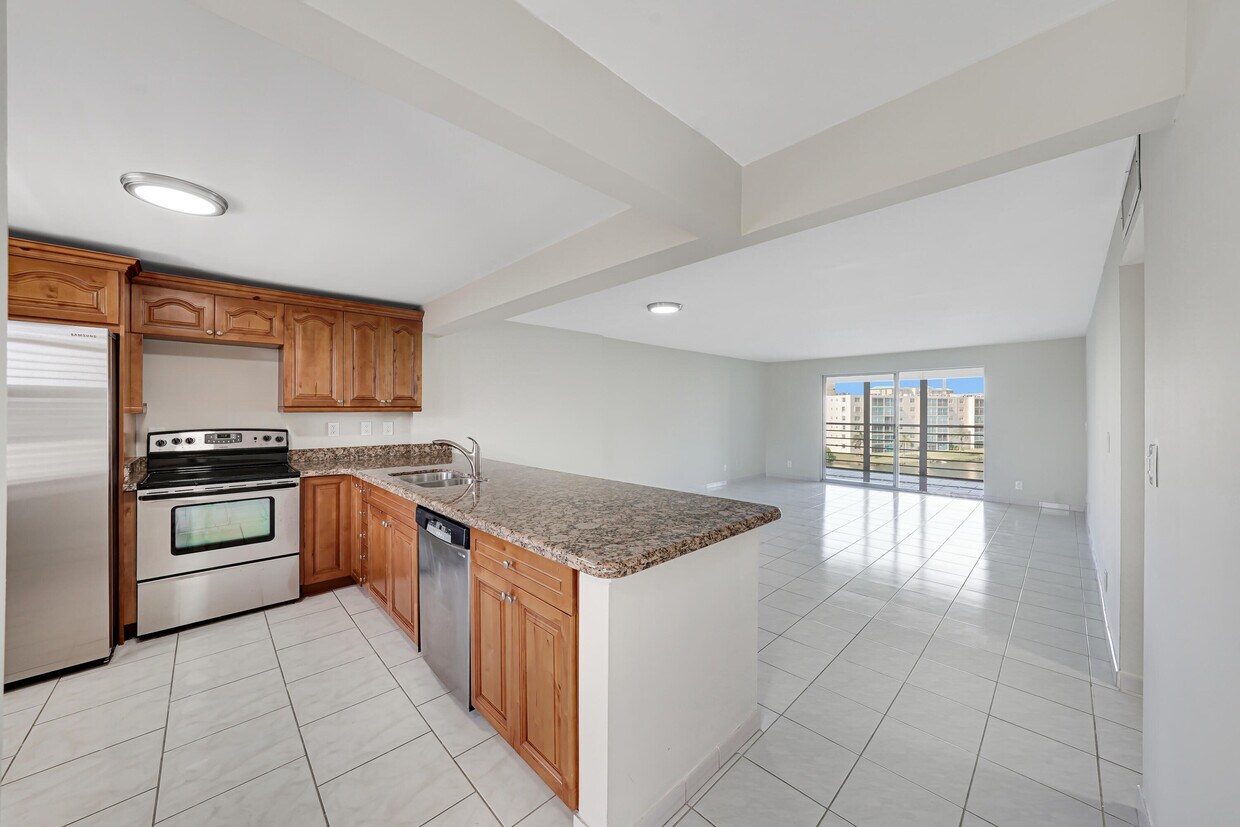 141 SE 3rd Ave Unit 502, Dania Beach, FL 33004 Condo for Rent in
