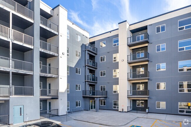 Photo du bâtiment - Hills on 36