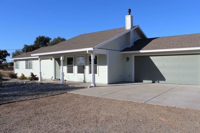 Building Photo - Must See 2 Bedroom Home Located On Big Cou...