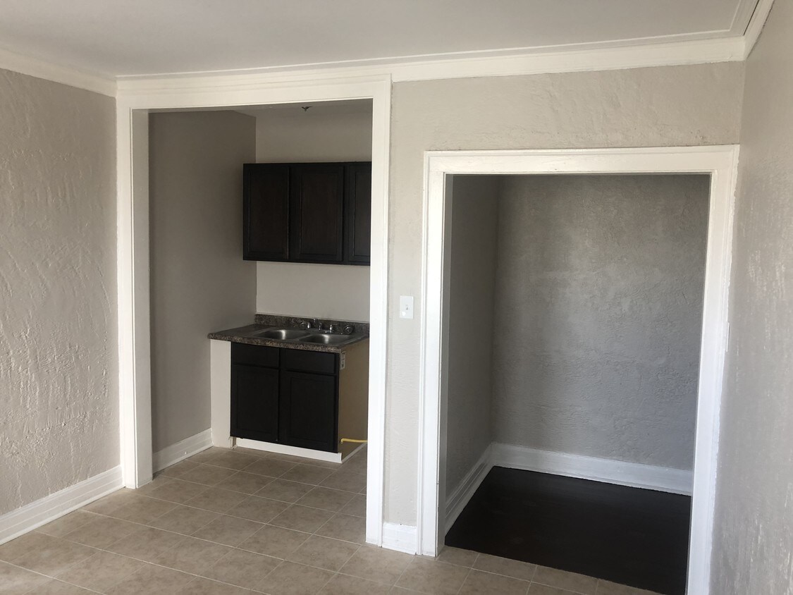 Foto principal - 2123 S Laramie Ave