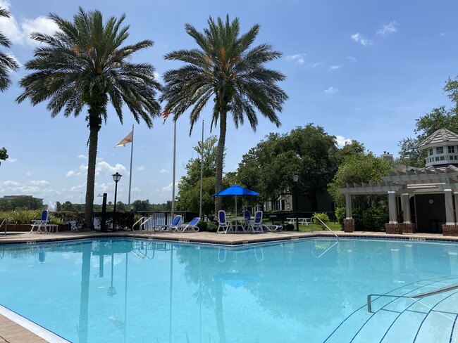 Building Photo - 10000 Gate Pky N