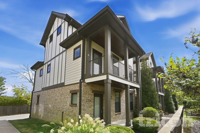 Building Photo - 1224 Hillwood Private Cove
