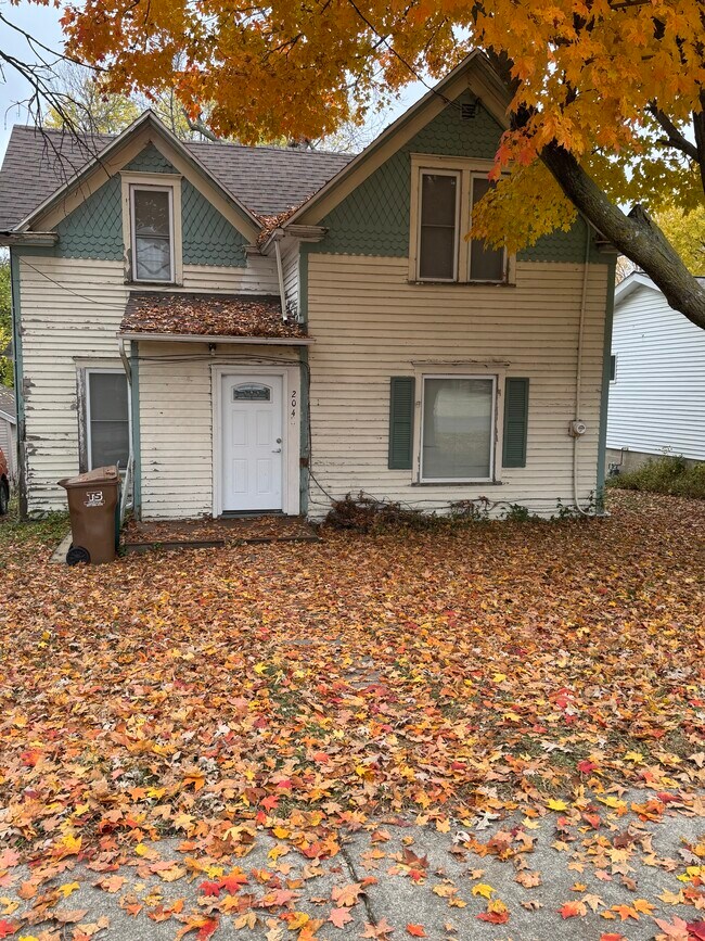 Building Photo - 204 Independence Ave S