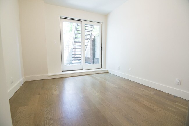 Foto del edificio - 131 W 122nd St