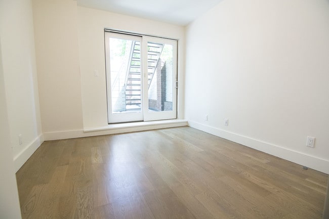Building Photo - 131 W 122nd St
