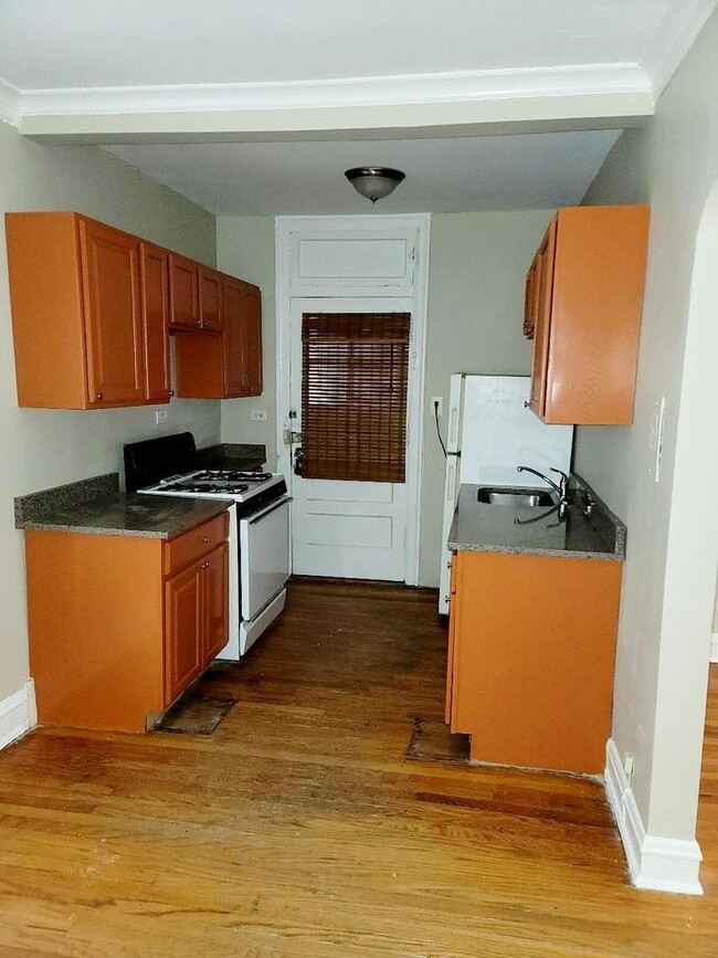 Foto del edificio - 6439 N Richmond St