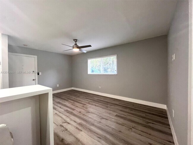 Foto del edificio - 6310 SW 79th St