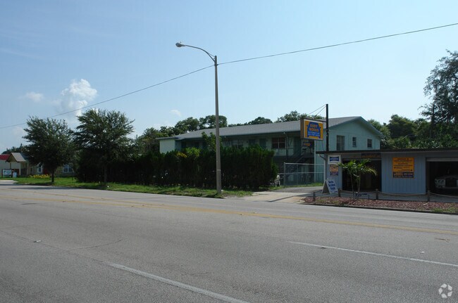 Foto del edificio - 2827 Dr. Martin Luther King Jr St N