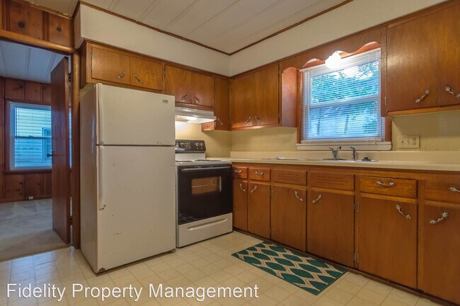 Building Photo - 2 br, 1 bath House - 944 West Linwood Street