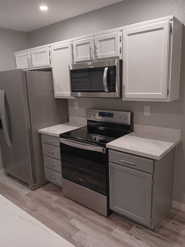 Kitchen - 2910 W Marconi Ave
