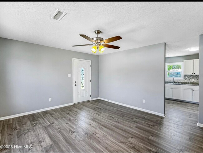 Foto del edificio - 1602 Forbes Ct