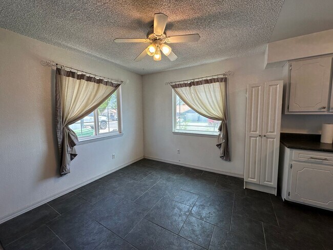 Foto del edificio - 3 Bedroom 2 Bathroom Duplex available to rent in Farmington