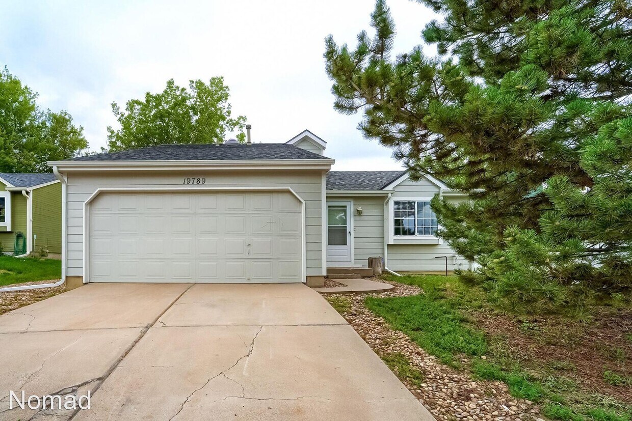 19789 E Wagontrail Dr, Centennial, CO 80015 House Rental in