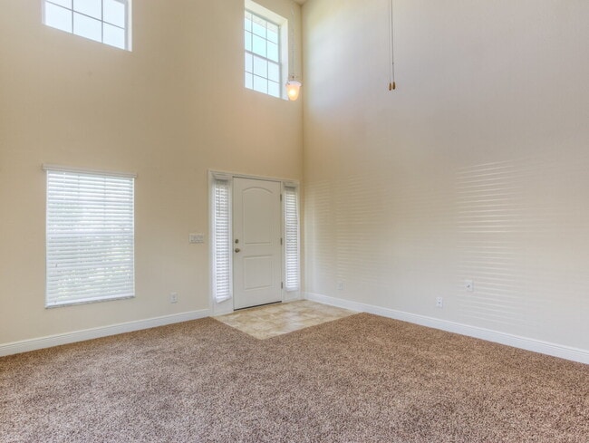 Building Photo - 1705 Southern Oak Loop