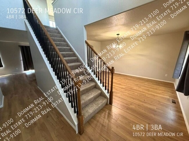 Foto del edificio - 10572 Deer Meadow Cir