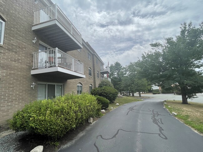 Building Photo - 40 Sachem Dr