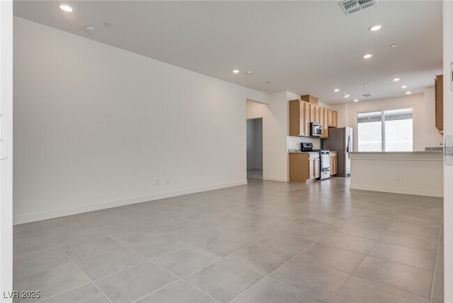 Building Photo - 2558 Ofanto St