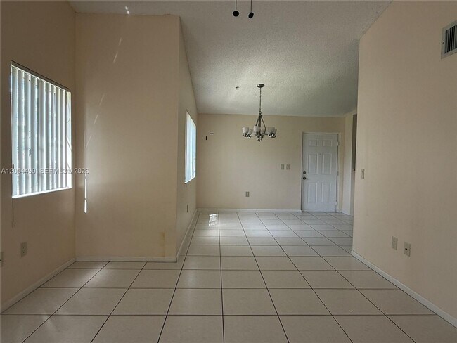 Foto del edificio - 2011 Renaissance Blvd
