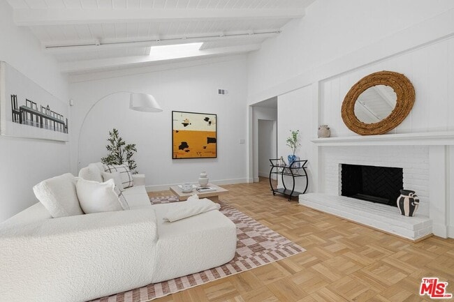 Foto del edificio - 864 Bienveneda Ave