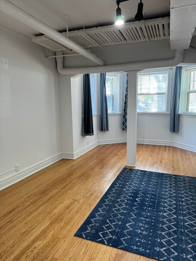 Foto del edificio - 6225 N Kenmore Ave