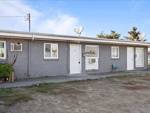 Building Photo - 928 W Ruby St