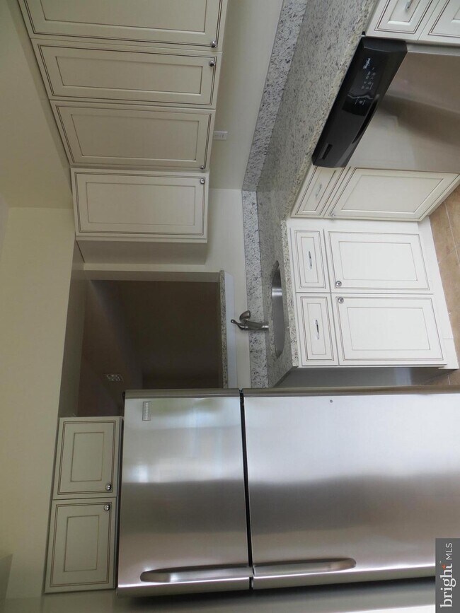 Building Photo - 330 sweet briar ct