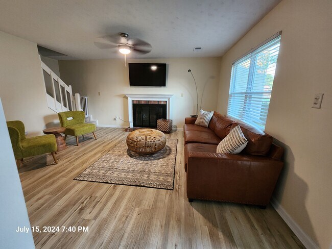 Foto del edificio - 3809 Frazier Ln