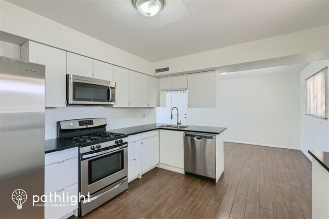 Foto del edificio - 2208 W Laurel Ln