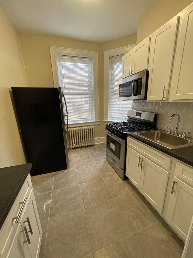 Building Photo - 264 Palisade Ave