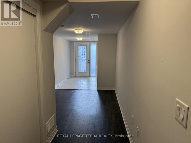 Building Photo - 585 Colborne St E