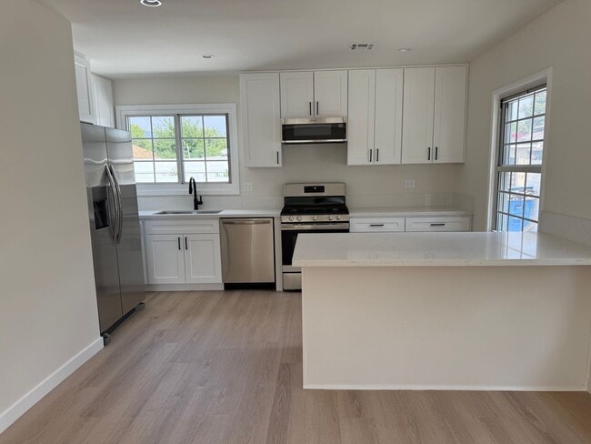Building Photo - Stunning Fully Renovated Home in Prime Bur...