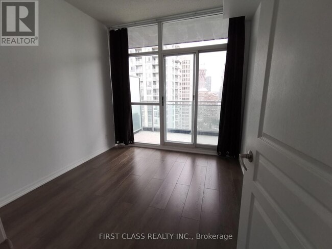 Building Photo - 223-2223 Webb Dr