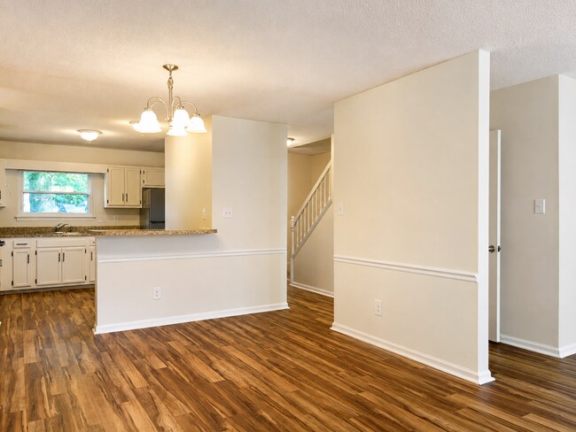Comedor y cocina. - 5484 Pine Top Cir