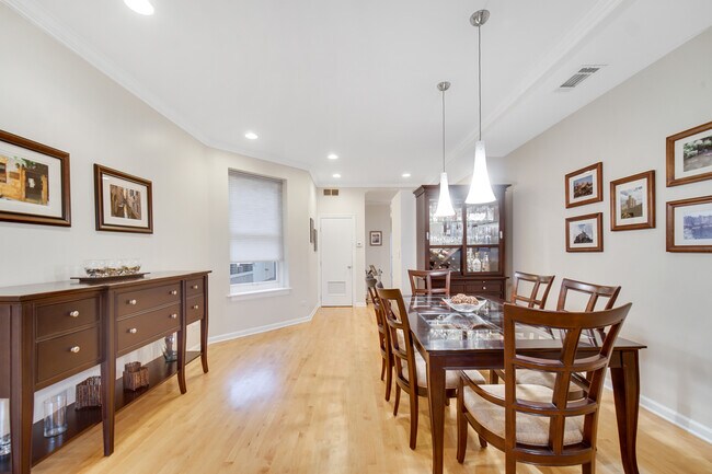 Dining Room - 1545 N Larrabee St