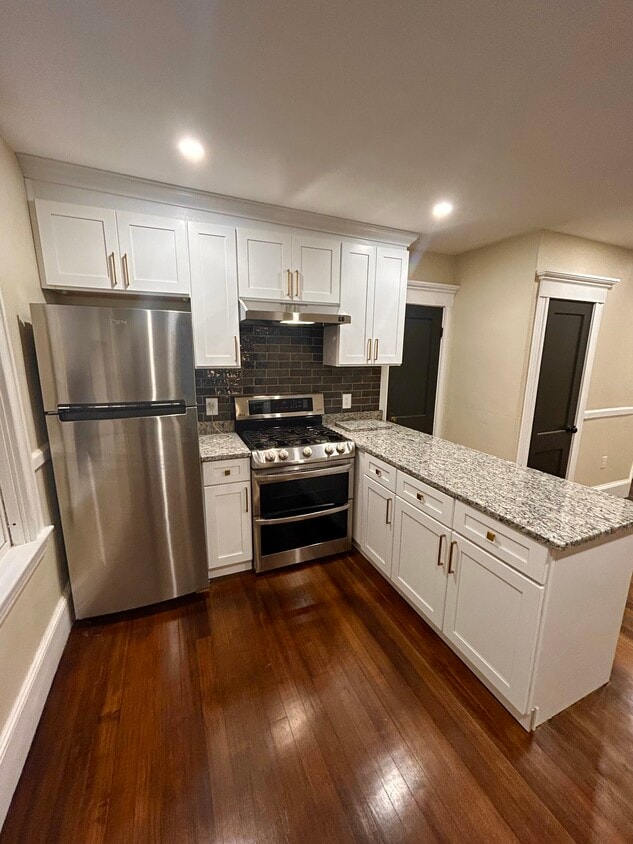 Kitchen - 252 Central Ave