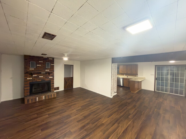 Building Photo - 2221 W 38th St N