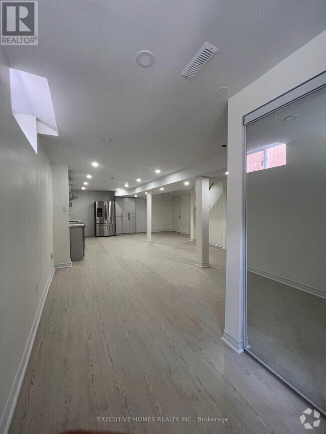 Meadowvale Apartments under C1,500 Mississauga, ON 2 Rentals