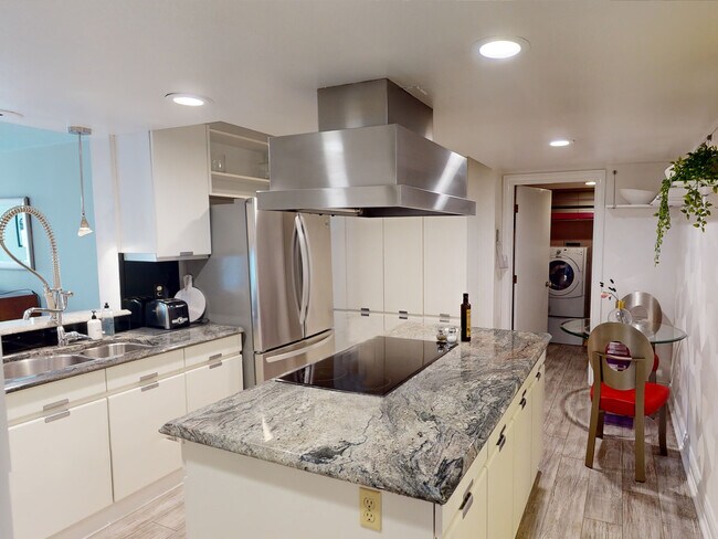 Gourmet kitchen - 1777 Larimer St