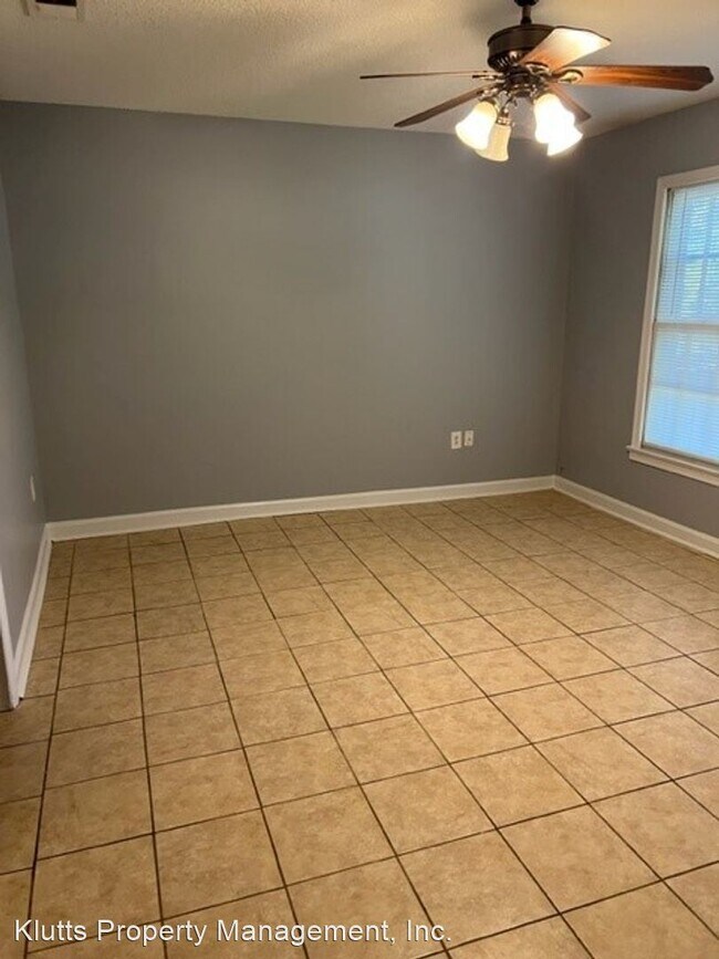 Building Photo - 4 br, 1.5 bath House - 9408 Windsong Drive