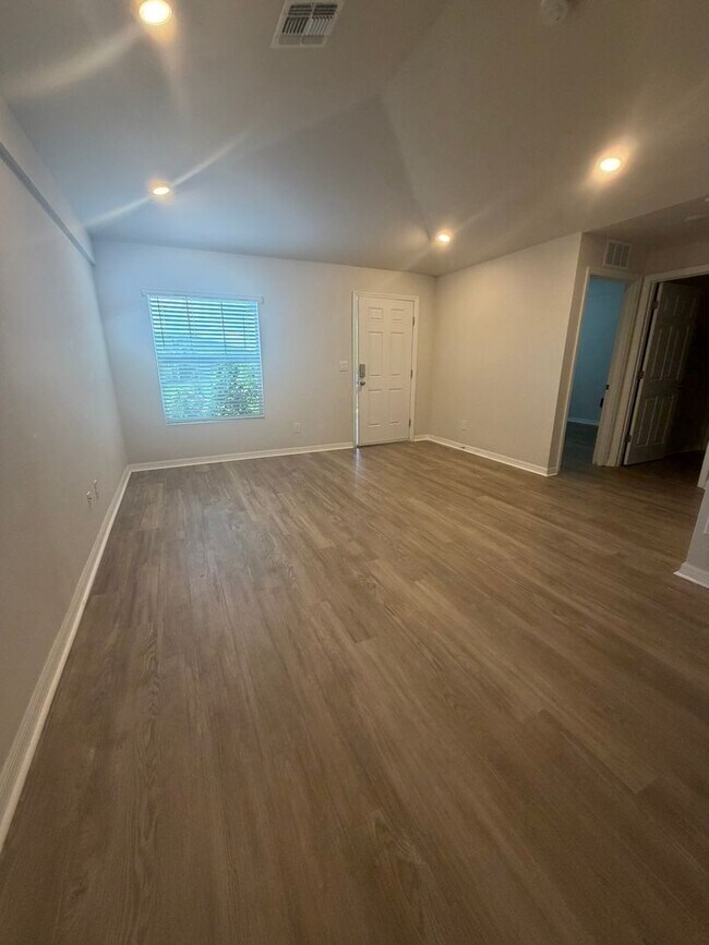 Foto del edificio - 11183 Pendleton Ave