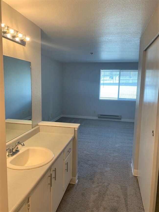 Foto del edificio - 044- Beautiful 2bd 2 bath Condo with View!!