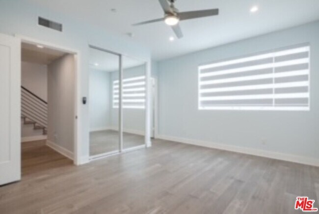 Building Photo - 859 Hyperion Ave
