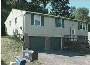 Building Photo - 4268 Sample Ct
